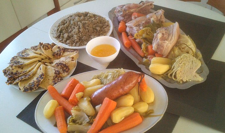 Kig ha farz with crumbled buckwheat farz, browned farz slices and boiled meats