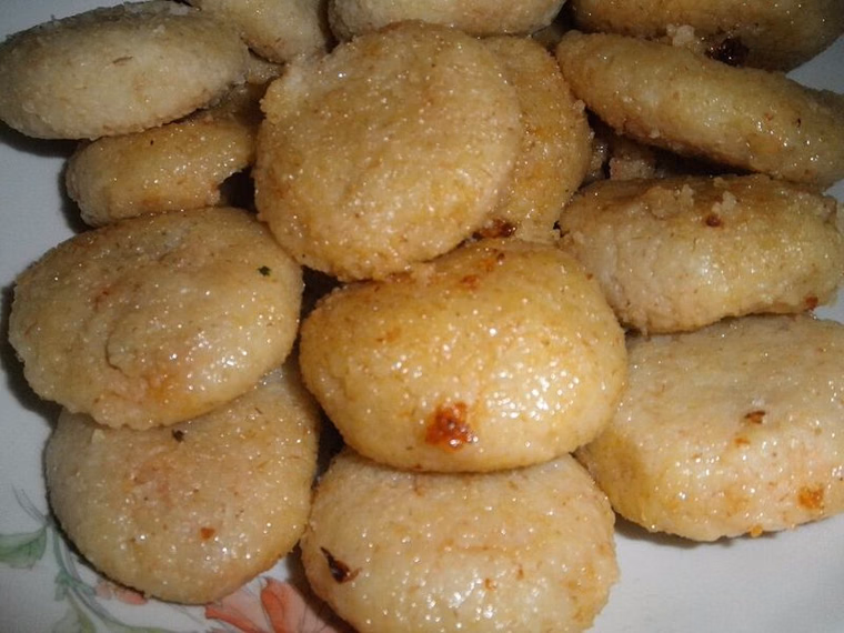 A plate of round Kurdish kutilk bulgur dumplings