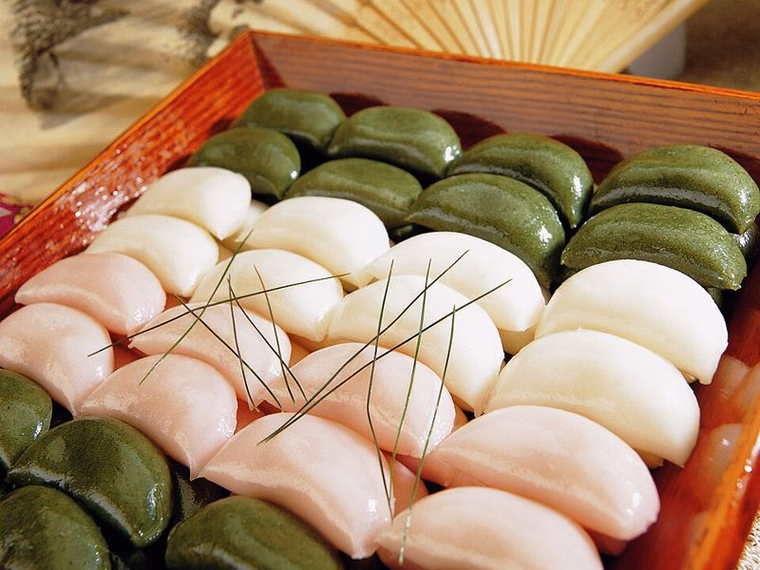 Colourful songpyeon rice cakes